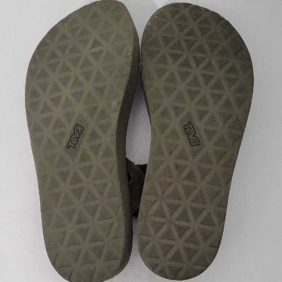 Teva  Unisex Green Olive Color Sandals Size 11 - Picture 9 of 15